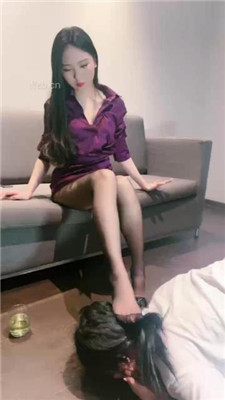 【血狼】5女王群调双女m踩踏踹/舔jio/转胯/间接圣水【完整版】 YC-230609-4