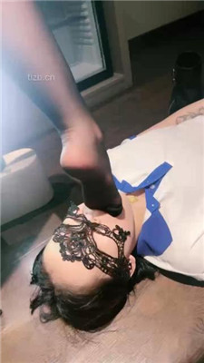 【血狼】5女王群调双女m踩踏踹/舔jio/转胯/间接圣水【完整版】 YC-230609-4
