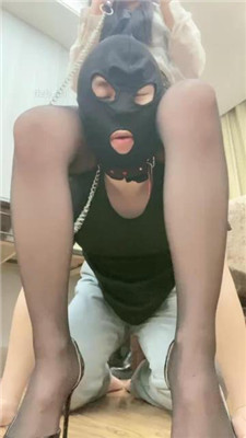 图片[4]_【甜一】狗链拴狗-黑丝高跟美腿诱惑-踩踏插嘴_HD绳艺资源