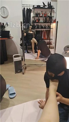 图片[12]_【猫爷】恶毒继母S-黑丝脚踩虐/脚耳光/插嘴/舔内裤_HD绳艺资源