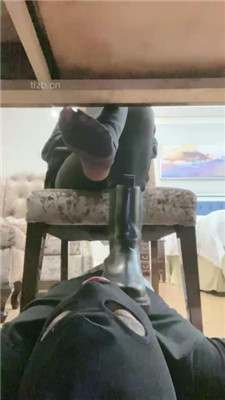 图片[2]_【甜一】桌底视角-臭脚丫熏狗奴_HD绳艺资源