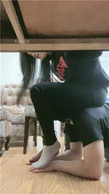 图片[8]_【甜一】桌底视角-臭脚丫熏狗奴_HD绳艺资源