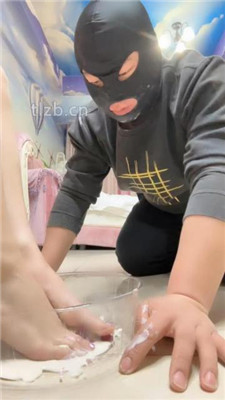 图片[6]_【婪】裸足脚踩水果喂酸奶_HD绳艺资源