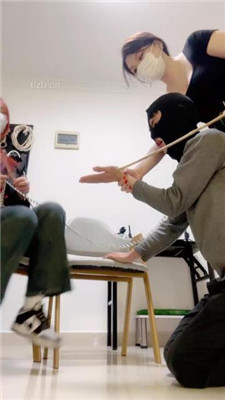 图片[17]_【甜心教主】双S-鞋碾压踩/揪耳朵/舔口水鞋底/腿夹【双视角版】_HD绳艺资源