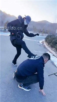 图片[17]_【沐夏夜】户外景区溜双狗_HD绳艺资源