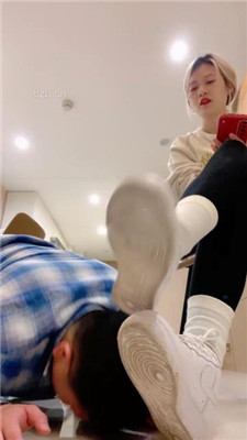 图片[12]_【甜味药丸】白袜瑜伽裤-口枷塞嘴/踩狗头狗爪/舔脏鞋底_HD绳艺资源