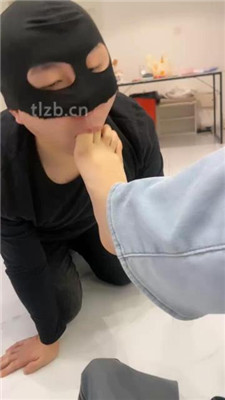 图片[9]_【03小殿下】嘴叼鞋/跪舔白袜裸足/对鞋磕头_HD绳艺资源