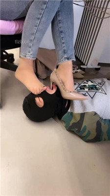 图片[9]_【喵主】桌底视角-胯下辱/铆钉高跟碾压踩/臭脚捂脸_HD绳艺资源