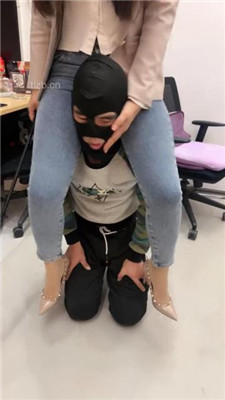 图片[12]_【喵主】桌底视角-胯下辱/铆钉高跟碾压踩/臭脚捂脸_HD绳艺资源