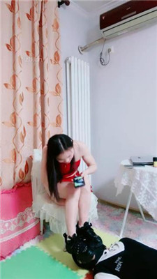 图片[2]_【北京艾琳】运动鞋白袜跪舔-踩踏-骑马转胯_HD绳艺资源