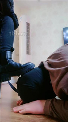 图片[8]_【梦凡】长靴美腿碾压踩/舔脏鞋底_HD绳艺资源