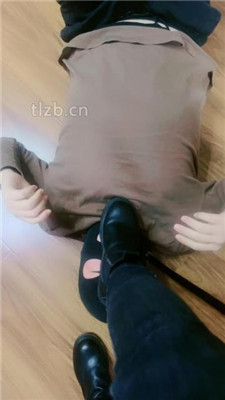 图片[11]_【梦凡】长靴美腿碾压踩/舔脏鞋底_HD绳艺资源