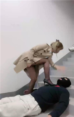 图片[18]_【梦樱】户外楼梯间-转胯/耳光/踩踏/训练_HD绳艺资源