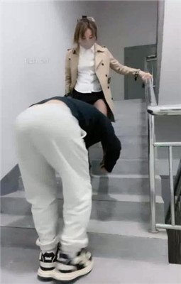 图片[20]_【梦樱】户外楼梯间-转胯/耳光/踩踏/训练_HD绳艺资源