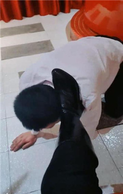 图片[3]_【伯爵】圈养犬化-高难度挑战蛇鞭/耳光/踢踹/清理靴子_HD绳艺资源