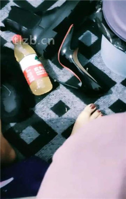 图片[2]_【冷百合】臭脚丫踩熊猫玩偶_HD绳艺资源