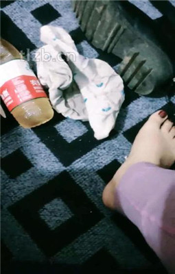 图片[3]_【冷百合】臭脚丫踩熊猫玩偶_HD绳艺资源