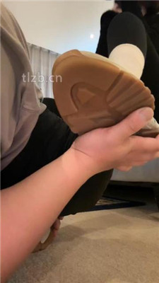 【美女祖宗】脚底崇拜者-运动鞋白棉袜_HD绳艺资源