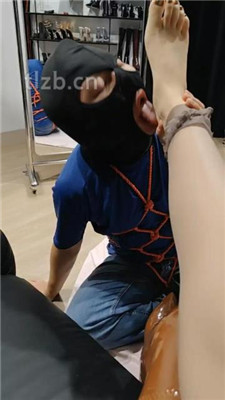 图片[3]_【猫爷】脚趾玩狗舌/长靴丝袜裸足舔_HD绳艺资源