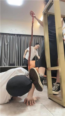 图片[3]_【萬一】跪舔超脏高帮鞋/碾压狗爪/喂口水/脚深喉_HD绳艺资源