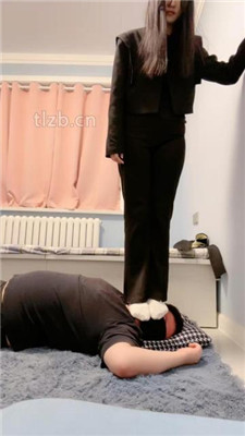 图片[4]_【希雅】白袜脚全体重踩踏【完整版】_HD绳艺资源