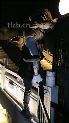 图片[2]_【冰爷】户外-骑马骑脖/运动鞋白袜踩踏_HD绳艺资源