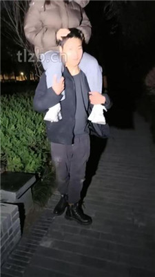 图片[4]_【冰爷】户外-骑马骑脖/运动鞋白袜踩踏_HD绳艺资源