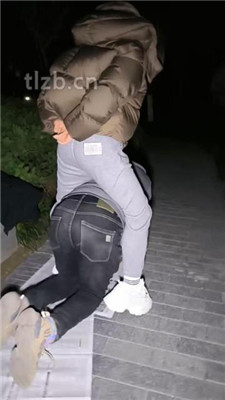 图片[5]_【冰爷】户外-骑马骑脖/运动鞋白袜踩踏_HD绳艺资源