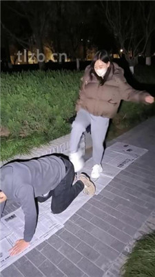 图片[13]_【冰爷】户外-骑马骑脖/运动鞋白袜踩踏_HD绳艺资源