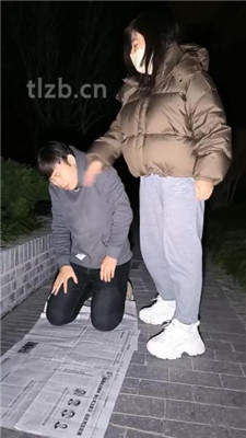 图片[15]_【冰爷】户外-骑马骑脖/运动鞋白袜踩踏_HD绳艺资源