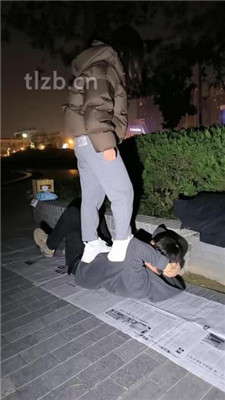 图片[18]_【冰爷】户外-骑马骑脖/运动鞋白袜踩踏_HD绳艺资源