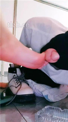 图片[4]_【冷妃】跪舔原味白袜裸足/吃袜/人肉脚垫_HD绳艺资源