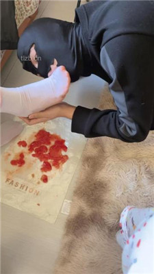 图片[2]_【学生双主】恶心专场-艺术圣水/小白袜踩踏喂食/口水_HD绳艺资源