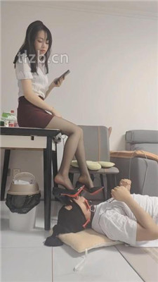 图片[2]_【丫丫】高跟黑丝踩踏/挑战插嘴/嘴叼高跟/口水吐脸_HD绳艺资源