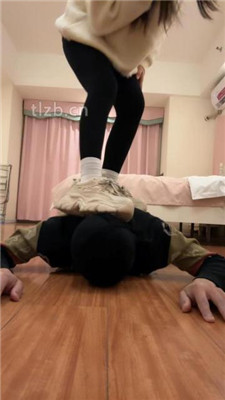 图片[4]_【琳儿】运动鞋白袜全体重踩/插嘴/伺候沐足_HD绳艺资源