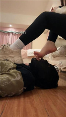 图片[11]_【琳儿】运动鞋白袜全体重踩/插嘴/伺候沐足_HD绳艺资源