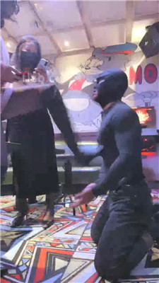 图片[3]_【小妮】KTV双调-长靴跪舔/踩踏钻胯/专用坐垫【双视角版】_HD绳艺资源