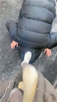 【酒鸽】大冬天户外遛狗虐_HD绳艺资源