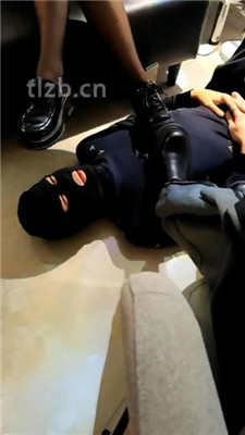 图片[6]_【文文文】双素人S-脚下脏鞋臭脚踩地毯狗【三视角版】_HD绳艺资源