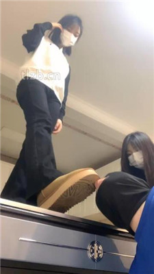 【精神小妹】3S素人学生主-踩狗头/舔脏鞋_HD绳艺资源