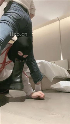 图片[13]_【绝美兔绳艺导师】跪舔脏长靴臭白袜/绳艺技巧踩踏_HD绳艺资源