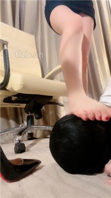 图片[3]_【妆主大大】高跟碾压踩狗头/近距离闻舔臭脚_HD绳艺资源