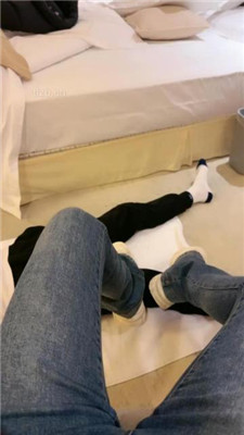 图片[2]_【小琪琪】小白鞋踩狗腿_HD绳艺资源