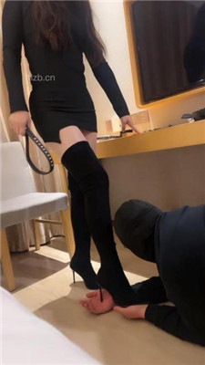 图片[4]_【喵主】长靴高跟踩狗爪/狗链遛狗/舔脏鞋棉袜_HD绳艺资源