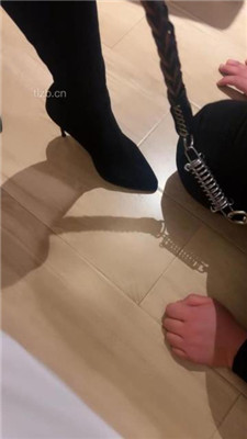 图片[6]_【喵主】长靴高跟踩狗爪/狗链遛狗/舔脏鞋棉袜_HD绳艺资源