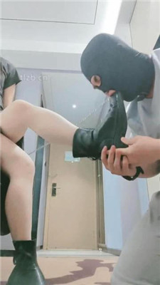 图片[13]_【妮蔻】短靴丝袜踩虐/气味控制/吃袜子_HD绳艺资源