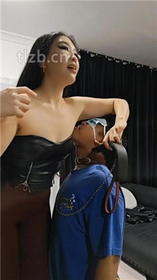 图片[11]_【猫爷】楼梯间遛狗爬行/长靴踩/喂圣水/闻腋下/脚插嘴_HD绳艺资源