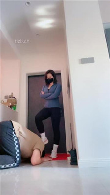 【冷颜】家奴跪着等主人健身回家_HD绳艺资源