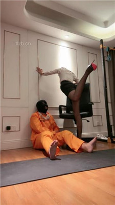 图片[15]_【高难度挑战美学】内裤套头/腿绞窒息/高跟黑丝踩/提档/脚喂食_HD绳艺资源