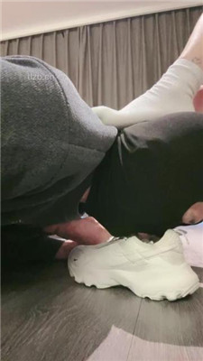 图片[9]_【颜值S】掐乳/跪舔脏运动鞋白袜【完整版】_HD绳艺资源